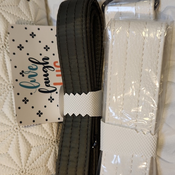 LUG Vegan Leather Flyer VL White Quilted Convertible 2 Straps Crossbody EUC - Picture 3 of 9